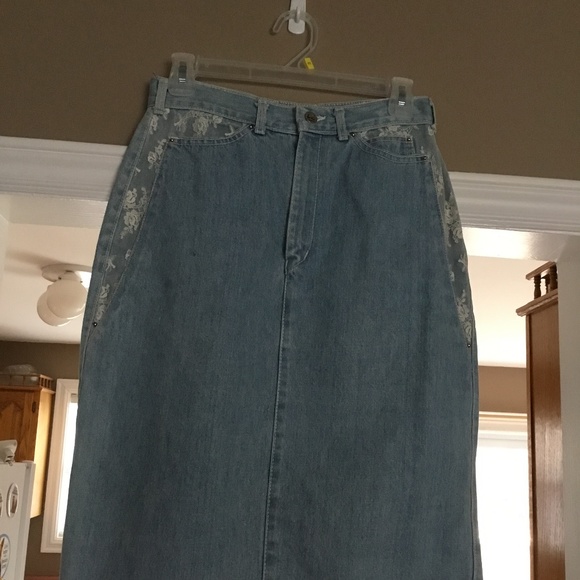 Denim skirt with lace insert - Picture 2 of 4